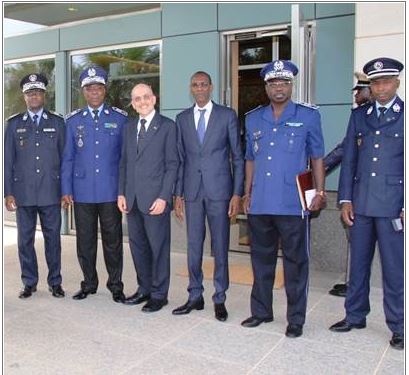 L’Ambassade des Etats-Unis à Dakar accueille un exercice de préparation avec le Gouvernement sénégalais L’Ambassade des Etats-Unis à Dakar accueille un exercice de préparation avec le Gouvernement sénégalais
