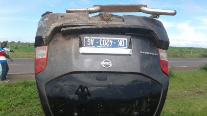 Kaolack : une voiture 4×4 se renverse sur la route de Kahone Kaolack : une voiture 4×4 se renverse sur la route de Kahone