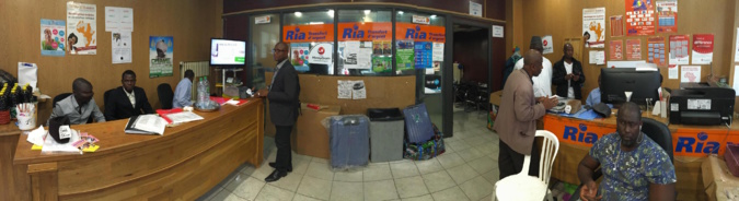 El Hadj Khaoussou Dramé, le richissime "philanthrope" sénégalais, spécialiste du change et du transfert d'argent El Hadj Khaoussou Dramé, le richissime "philanthrope" sénégalais, spécialiste du change et du transfert d'argent