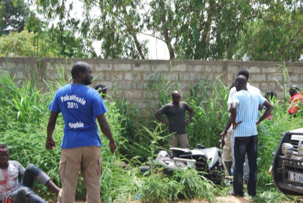 Photos - Collision entre un véhicule, une moto et un vélo à Nguékhokh Photos - Collision entre un véhicule, une moto et un vélo à Nguékhokh