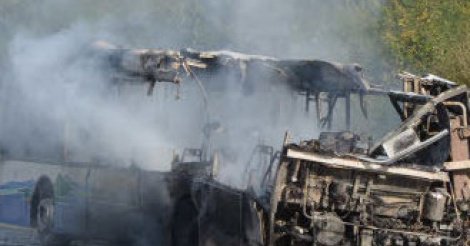 Urgent - Corniche de Dakar : Un bus de transport d'élèves prend feu Urgent - Corniche de Dakar : Un bus de transport d'élèves prend feu