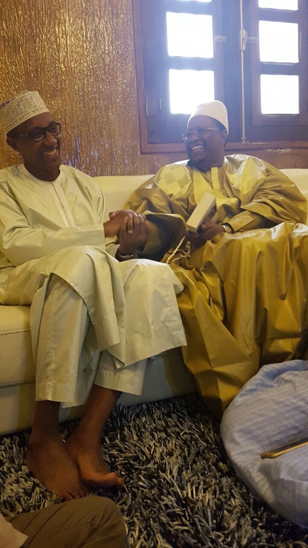​Abdoul Mbaye en visite chez la famille omarienne.