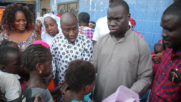 El Malick Seck offre 50.000 cahiers aux établissements scolaires de la circonscription de Thiès-Ville El Malick Seck offre 50.000 cahiers aux établissements scolaires de la circonscription de Thiès-Ville