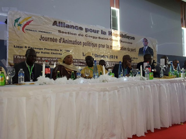 France : Le Ministre Yakham Mbaye et le DG de l’ARTP, Abdoul Karim Sall président un meeting dans le Val-d’Oise