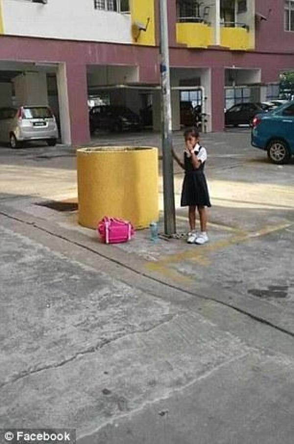 La petite fille effrayée La petite fille effrayée