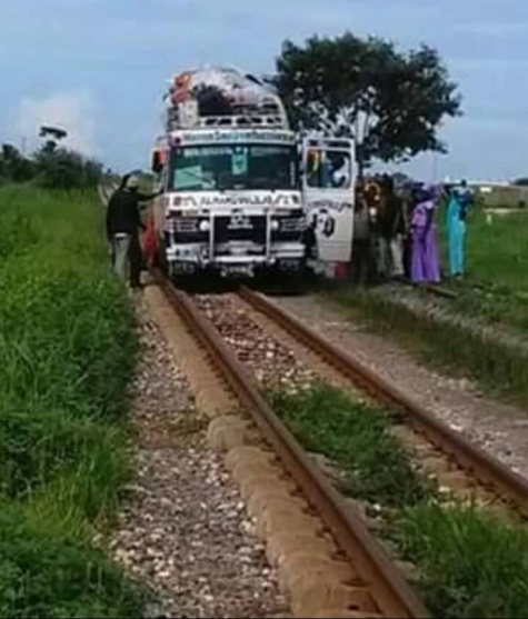 Ces images qui illustrent le mauvais comportement des conducteurs et usagers de la route au Sénégal Ces images qui illustrent le mauvais comportement des conducteurs et usagers de la route au Sénégal
