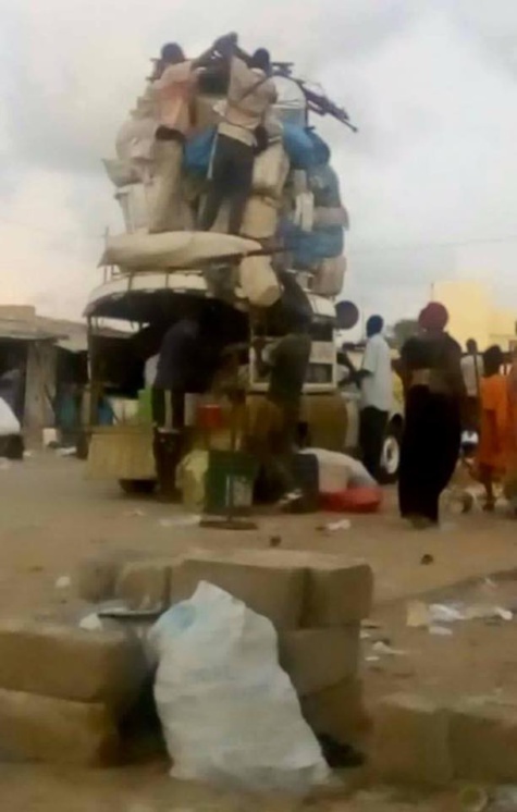 Ces images qui illustrent le mauvais comportement des conducteurs et usagers de la route au Sénégal Ces images qui illustrent le mauvais comportement des conducteurs et usagers de la route au Sénégal