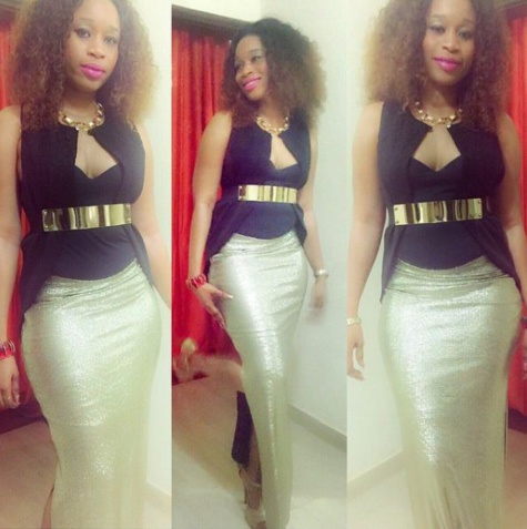 Aïda Samb en quelques clichés, l'artiste assure sur scène et très sexy dans ses tenues Aïda Samb en quelques clichés, l'artiste assure sur scène et très sexy dans ses tenues