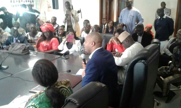 Thérèse Faye Diouf et Mambaye Niang fument le calumet de la paix..à quelques jours de l'Université républicaine de la COJER Thérèse Faye Diouf et Mambaye Niang fument le calumet de la paix..à quelques jours de l'Université républicaine de la COJER