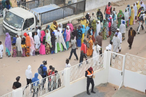 Gamou 2016 : la Grande Mosquée de Tivaouane prise d'assaut ce matin par les pèlerins (photos) Gamou 2016 : la Grande Mosquée de Tivaouane prise d'assaut ce matin par les pèlerins (photos)