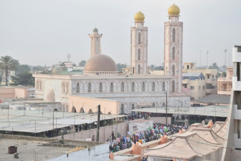 Gamou 2016 : la Grande Mosquée de Tivaouane prise d'assaut ce matin par les pèlerins (photos) Gamou 2016 : la Grande Mosquée de Tivaouane prise d'assaut ce matin par les pèlerins (photos)