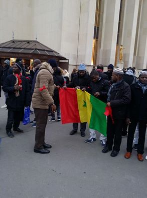 Visite de Macky Sall à Paris: Manifestation de colère des ressortissants de Kédougou (images) Visite de Macky Sall à Paris: Manifestation de colère des ressortissants de Kédougou (images)