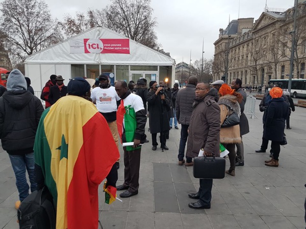 26 personnes de l'opposition Sénégalaise ont manifesté à Paris ( Photos)