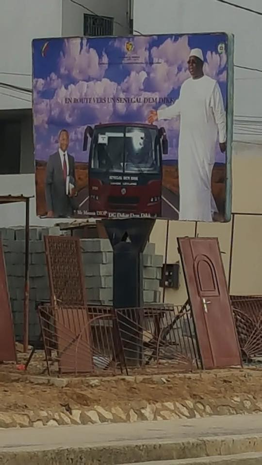 Propagande avec son image à Dakar : Macky Sall se fâche et recadre ses DG et ministres "troubadours" Propagande avec son image à Dakar : Macky Sall se fâche et recadre ses DG et ministres "troubadours"