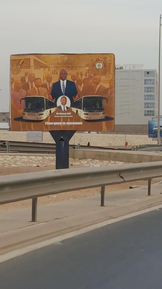 Propagande avec son image à Dakar : Macky Sall se fâche et recadre ses DG et ministres "troubadours" Propagande avec son image à Dakar : Macky Sall se fâche et recadre ses DG et ministres "troubadours"