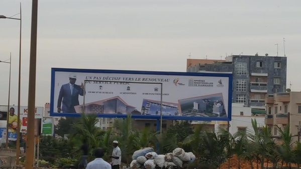 Propagande avec son image à Dakar : Macky Sall se fâche et recadre ses DG et ministres "troubadours" Propagande avec son image à Dakar : Macky Sall se fâche et recadre ses DG et ministres "troubadours"