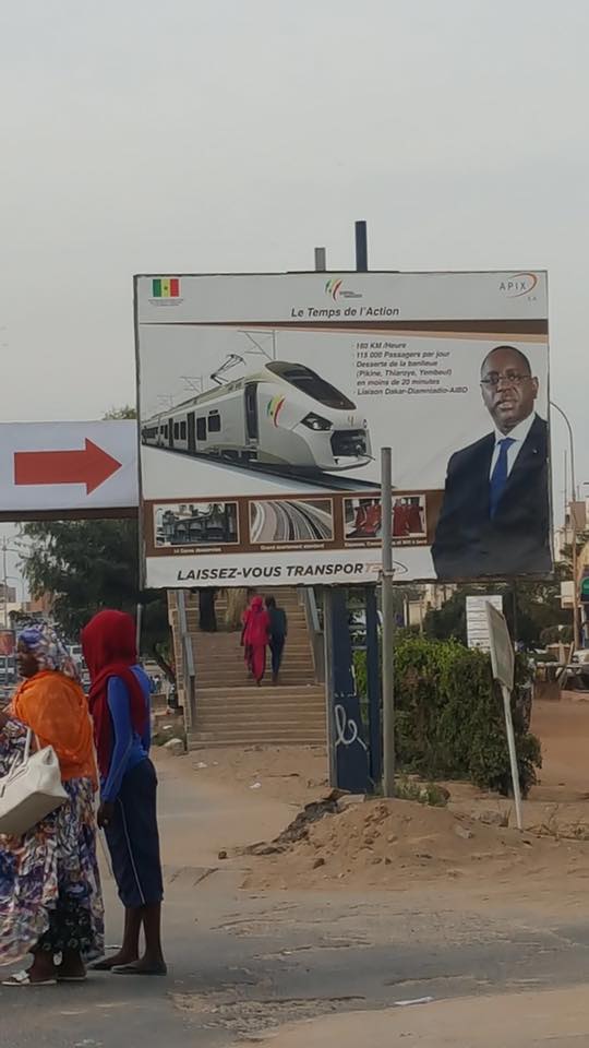 Propagande avec son image à Dakar : Macky Sall se fâche et recadre ses DG et ministres "troubadours" Propagande avec son image à Dakar : Macky Sall se fâche et recadre ses DG et ministres "troubadours"