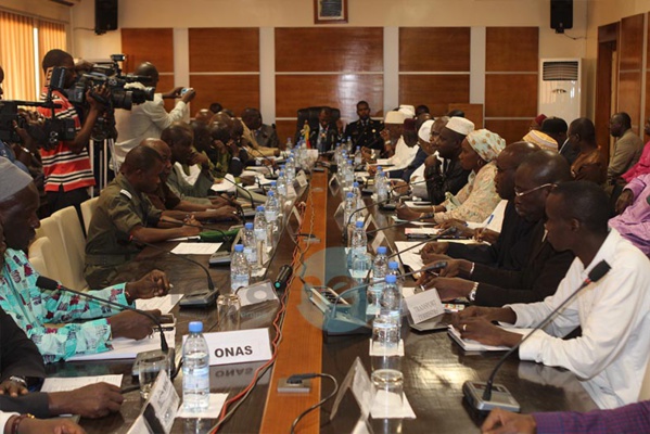 Vidéo-photos: Ziarra annuelle de la famille omarienne : Abdoulaye Daouda Diallo prend toutes les dispositions pour une réussite de l’événement Vidéo-photos: Ziarra annuelle de la famille omarienne : Abdoulaye Daouda Diallo prend toutes les dispositions pour une réussite de l’événement