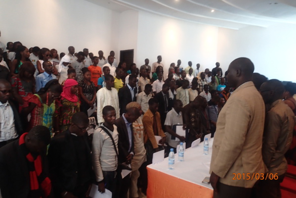 Sortie d'Abdoulaye KHOUMA: Heureusement que le ridicule ne tue pas, sans quoi, l’APR serait décimée à Kaolack. Sortie d'Abdoulaye KHOUMA: Heureusement que le ridicule ne tue pas, sans quoi, l’APR serait décimée à Kaolack.