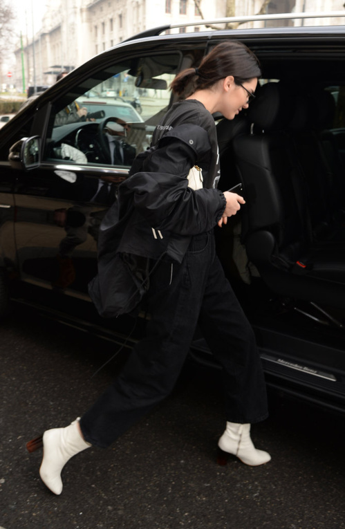 Photos : Kendall Jenner : Elle rejoue Matrix dans les rues de Paris!