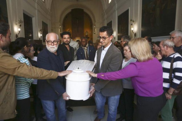 Samuel, le Congolais de 6 ans, et sa mère malade, morts noyés dans Méditerranée en tentant de rejoindre l'Europe pour soigner son cancer Samuel, le Congolais de 6 ans, et sa mère malade, morts noyés dans Méditerranée en tentant de rejoindre l'Europe pour soigner son cancer