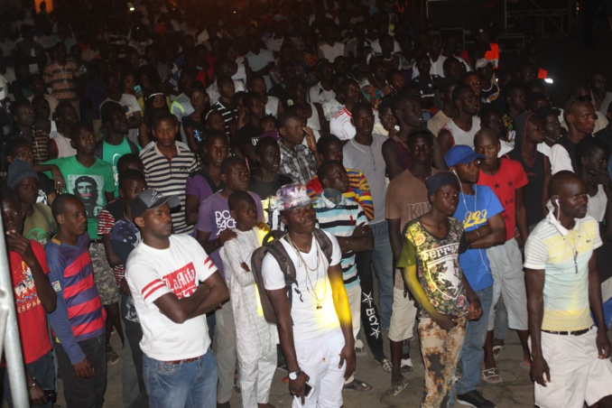 Titi casse la baraque à Thiès le temps d'un concert à la place de France Titi casse la baraque à Thiès le temps d'un concert à la place de France