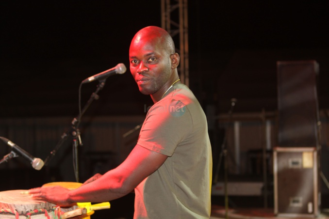 Titi casse la baraque à Thiès le temps d'un concert à la place de France Titi casse la baraque à Thiès le temps d'un concert à la place de France