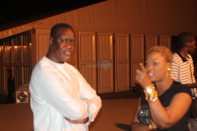 Titi casse la baraque à Thiès le temps d'un concert à la place de France Titi casse la baraque à Thiès le temps d'un concert à la place de France