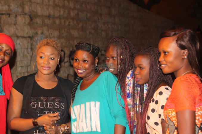 Titi casse la baraque à Thiès le temps d'un concert à la place de France Titi casse la baraque à Thiès le temps d'un concert à la place de France