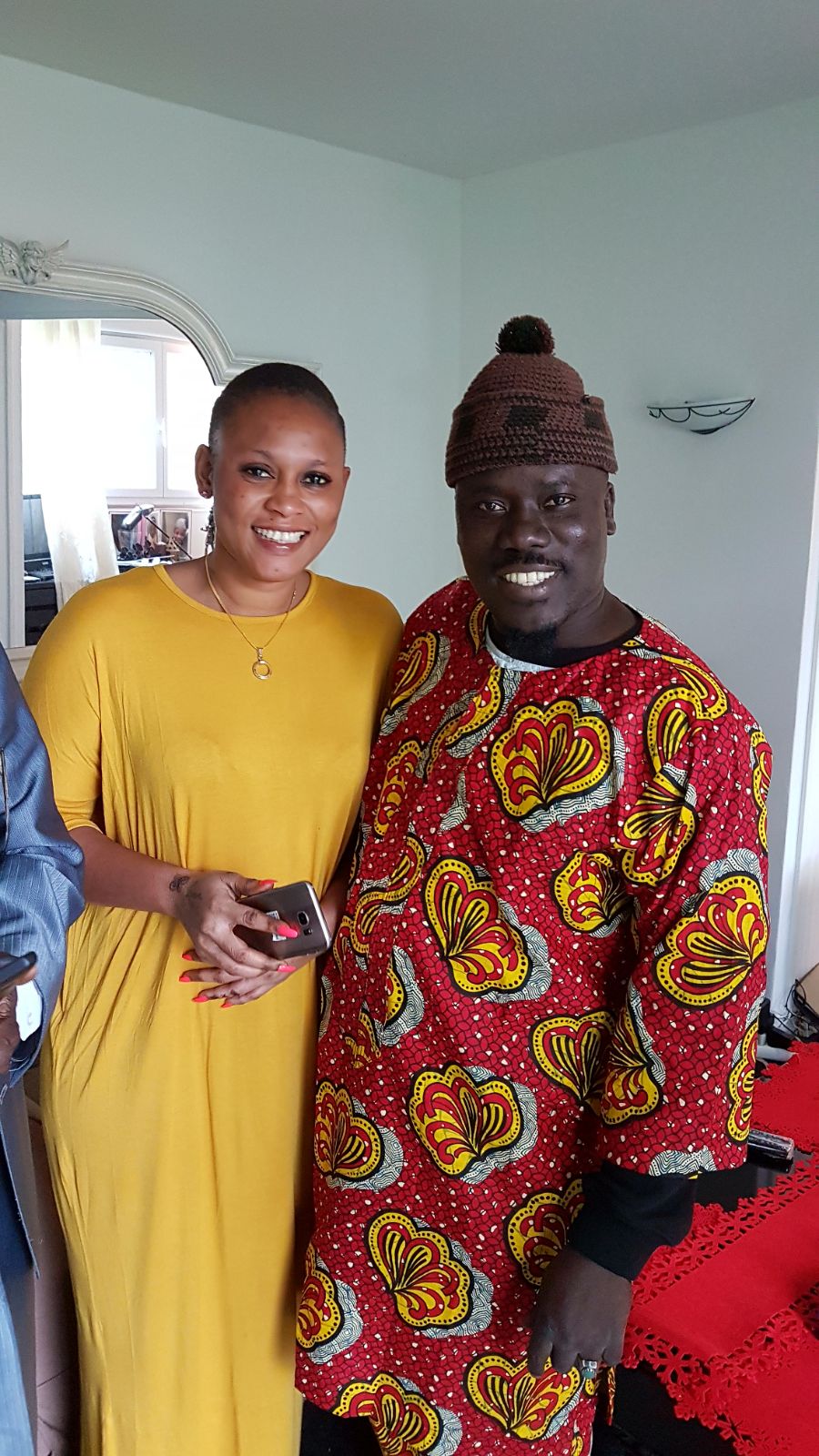 Les comédiens Diop Fall (Jiixi Jaaxa) et sa bande à Paris pour tourner une série Les comédiens Diop Fall (Jiixi Jaaxa) et sa bande à Paris pour tourner une série