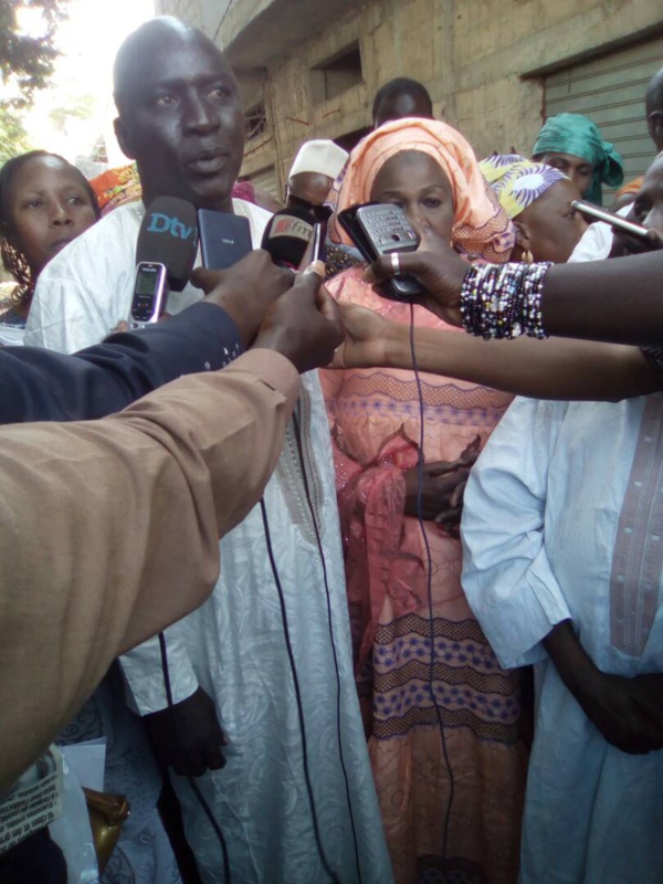 Le maire Amadou Diarra a voulu escroquer les commerçants du marché Zinc, selon le responsable de l’Apr Pikine Nord Le maire Amadou Diarra a voulu escroquer les commerçants du marché Zinc, selon le responsable de l’Apr Pikine Nord