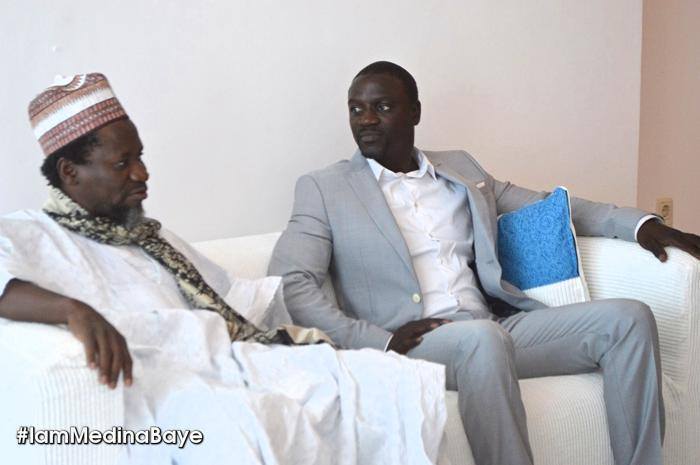 ( 05 Photos ) Akon et Thione Niang rendent visitent à Cheikh Mahi Cissé à Médina Baye... ( 05 Photos ) Akon et Thione Niang rendent visitent à Cheikh Mahi Cissé à Médina Baye...
