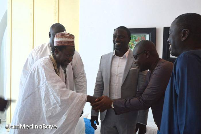 ( 05 Photos ) Akon et Thione Niang rendent visitent à Cheikh Mahi Cissé à Médina Baye... ( 05 Photos ) Akon et Thione Niang rendent visitent à Cheikh Mahi Cissé à Médina Baye...
