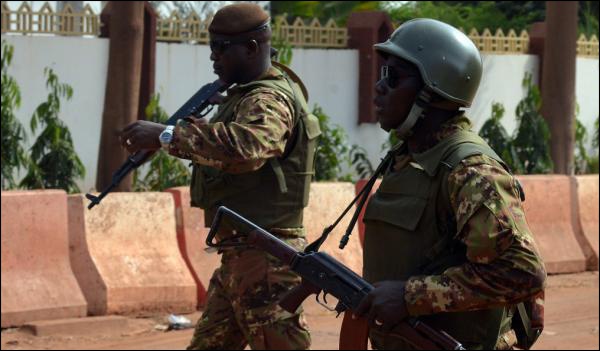 Mali: 2 morts dans une attaque contre des Occidentaux Mali: 2 morts dans une attaque contre des Occidentaux
