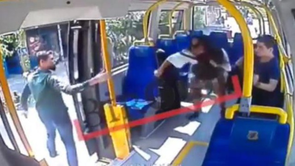 Une jeune femme giflée dans un bus parce qu'elle portait un short en période de ramadan