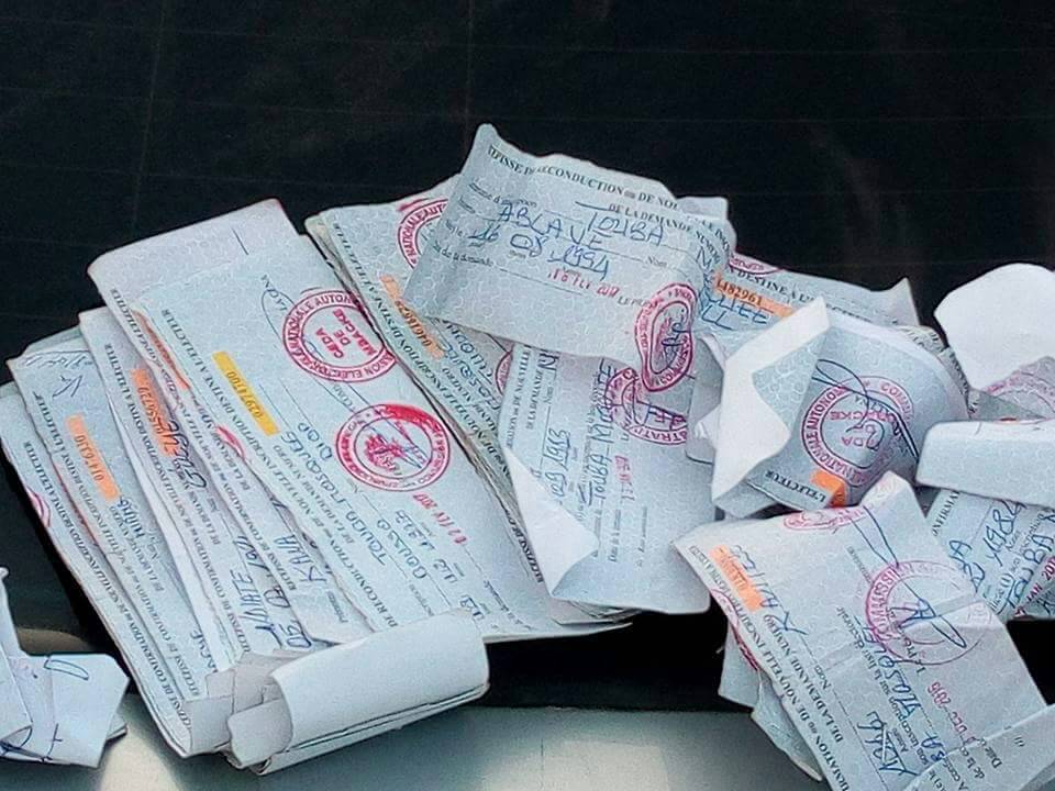 (Photos) Voici les récépissés ramassés dans la permanence de Abdoulahad Seck Sadaga, à Touba (Photos) Voici les récépissés ramassés dans la permanence de Abdoulahad Seck Sadaga, à Touba