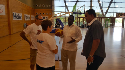 Images: Le Président Macky Sall a rendu visite ce mercredi soir à l’équipe de Basket Benjamines d’Ifrane au Maroc