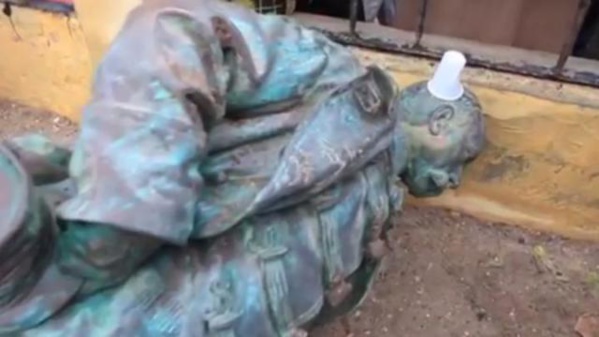 La statue de Faidherbe s’écroule et provoque des réactions hostiles La statue de Faidherbe s’écroule et provoque des réactions hostiles