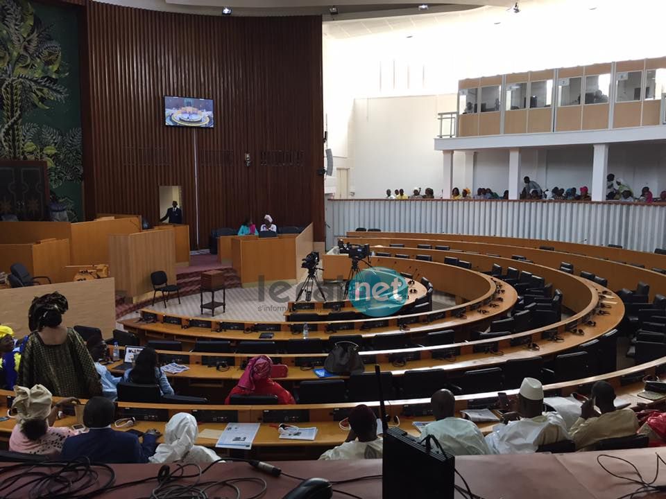 Photos: En images le climat qui règne dans l’hémicycle – Regardez ! Photos: En images le climat qui règne dans l’hémicycle – Regardez !