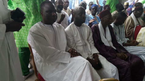 Tivaouane : Idrissa Seck et des responsables du parti Rewmi ont présenté leurs condoléances à la famille Sy (Images) Tivaouane : Idrissa Seck et des responsables du parti Rewmi ont présenté leurs condoléances à la famille Sy (Images)
