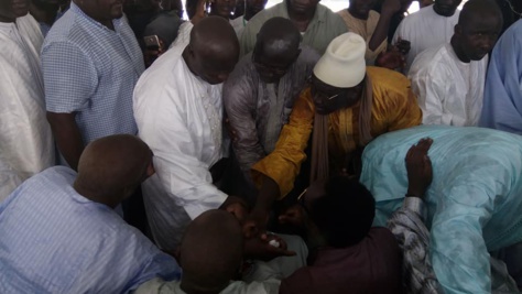 Tivaouane : Idrissa Seck et des responsables du parti Rewmi ont présenté leurs condoléances à la famille Sy (Images) Tivaouane : Idrissa Seck et des responsables du parti Rewmi ont présenté leurs condoléances à la famille Sy (Images)