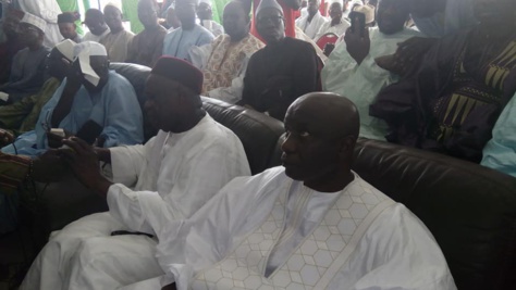 Tivaouane : Idrissa Seck et des responsables du parti Rewmi ont présenté leurs condoléances à la famille Sy (Images) Tivaouane : Idrissa Seck et des responsables du parti Rewmi ont présenté leurs condoléances à la famille Sy (Images)