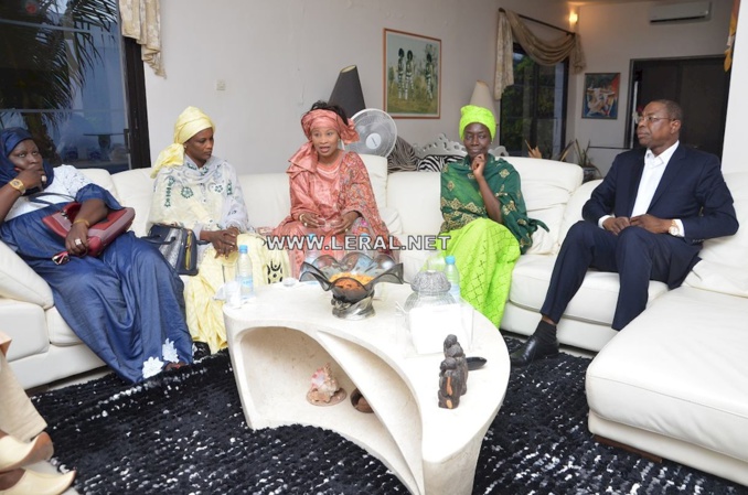 Photos : Aïssata Tall Sall et Mankeur Ndiaye présentent leurs condoléances chez Coumba Gawlo  