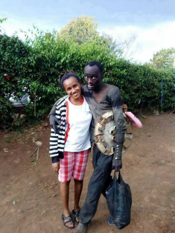 Histoire touchante: Elle a rencontré son ami d'enfance devenu fou (Photos)