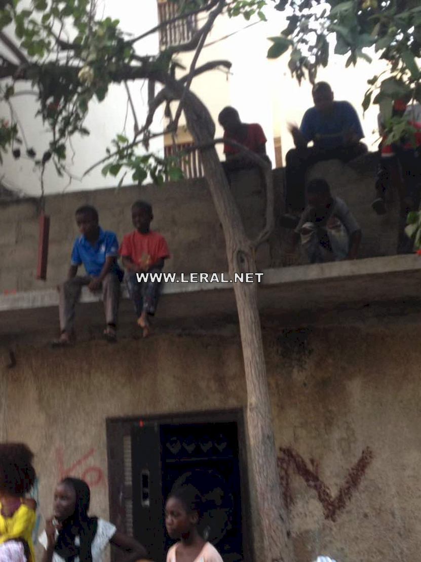 (Photos) El-Hadji Ousseynou Diouf tisse sa toile avec les marchands ambulants au CICES et à Grand Yoff. (Photos) El-Hadji Ousseynou Diouf tisse sa toile avec les marchands ambulants au CICES et à Grand Yoff.