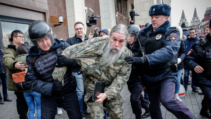 Russie: plusieurs centaines de manifestants anti-Poutine arrêtés Russie: plusieurs centaines de manifestants anti-Poutine arrêtés