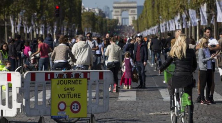 Marché de Noël supprimé : les forains menacent de bloquer Paris lundi Marché de Noël supprimé : les forains menacent de bloquer Paris lundi