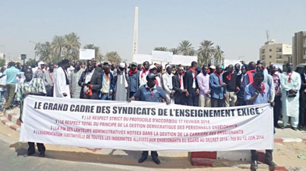 Pratiques mafieuses dans la gestion des check-off: Des syndicats accusés de se sucrer sur le dos des enseignants Pratiques mafieuses dans la gestion des check-off: Des syndicats accusés de se sucrer sur le dos des enseignants