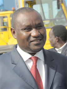 Les largesses financières du Dg Bara Sady : Il offre un cadeau occulte de 25 millions à Biram Thiam de la Présidence Les largesses financières du Dg Bara Sady : Il offre un cadeau occulte de 25 millions à Biram Thiam de la Présidence