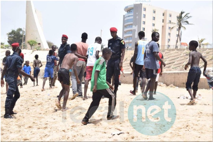 Photos : les images de la pirogue des migrants qui à échoué au large de la porte du Millénaire Photos : les images de la pirogue des migrants qui à échoué au large de la porte du Millénaire